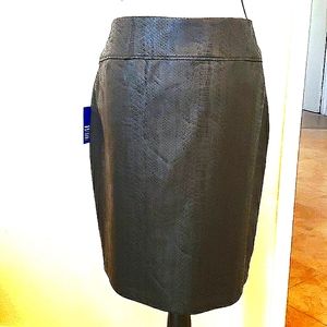 Apt. 9  Snakeskin Skirt.¡ NWT